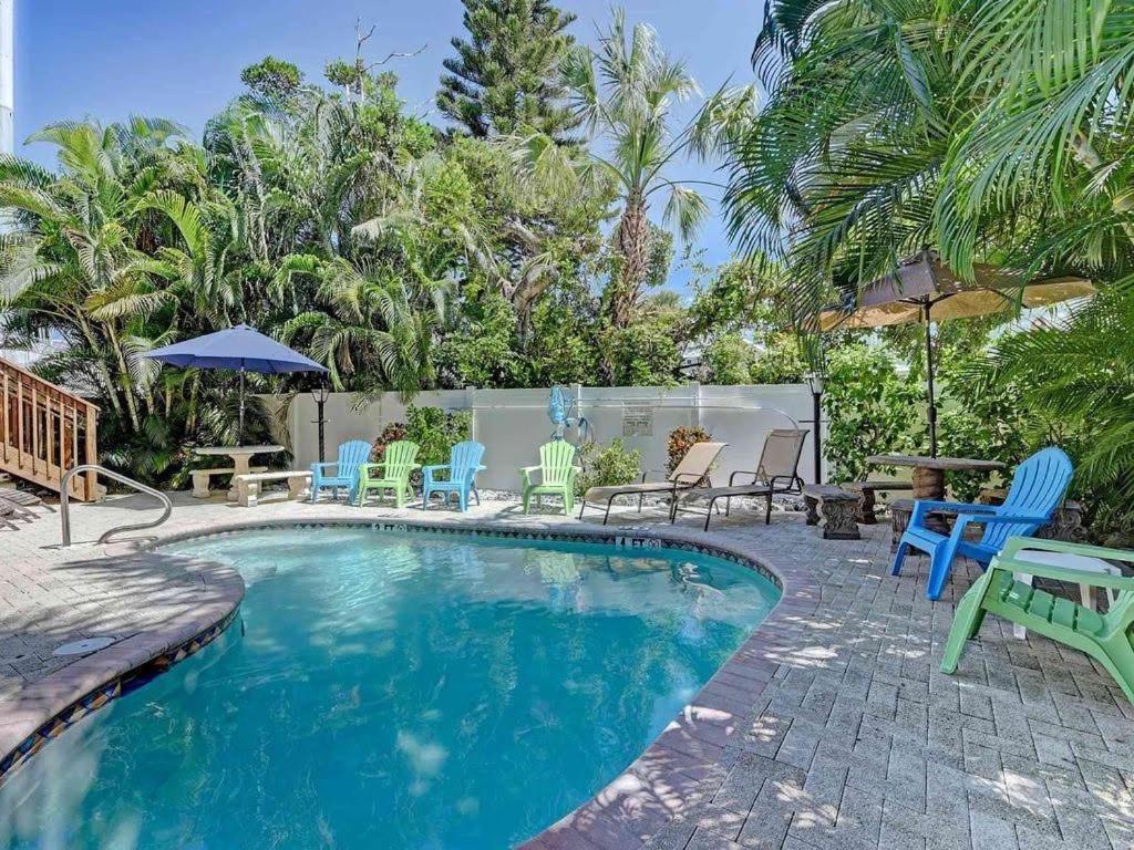 Beach Getaway Pool Condo Between The Island Marina And Beach Bradenton Beach Exterior foto